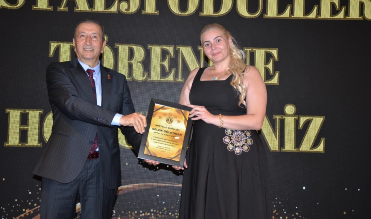 Antalya’da Nostalji Ödülleri’nde Selen Gülkokan’a Ödül Heyecanı