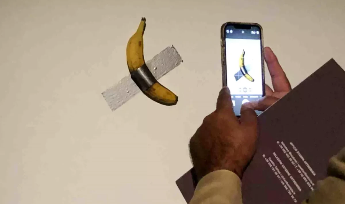 Fransa'da 6.2 Milyon Dolarlık Muz Sanat Eseri Yendi!