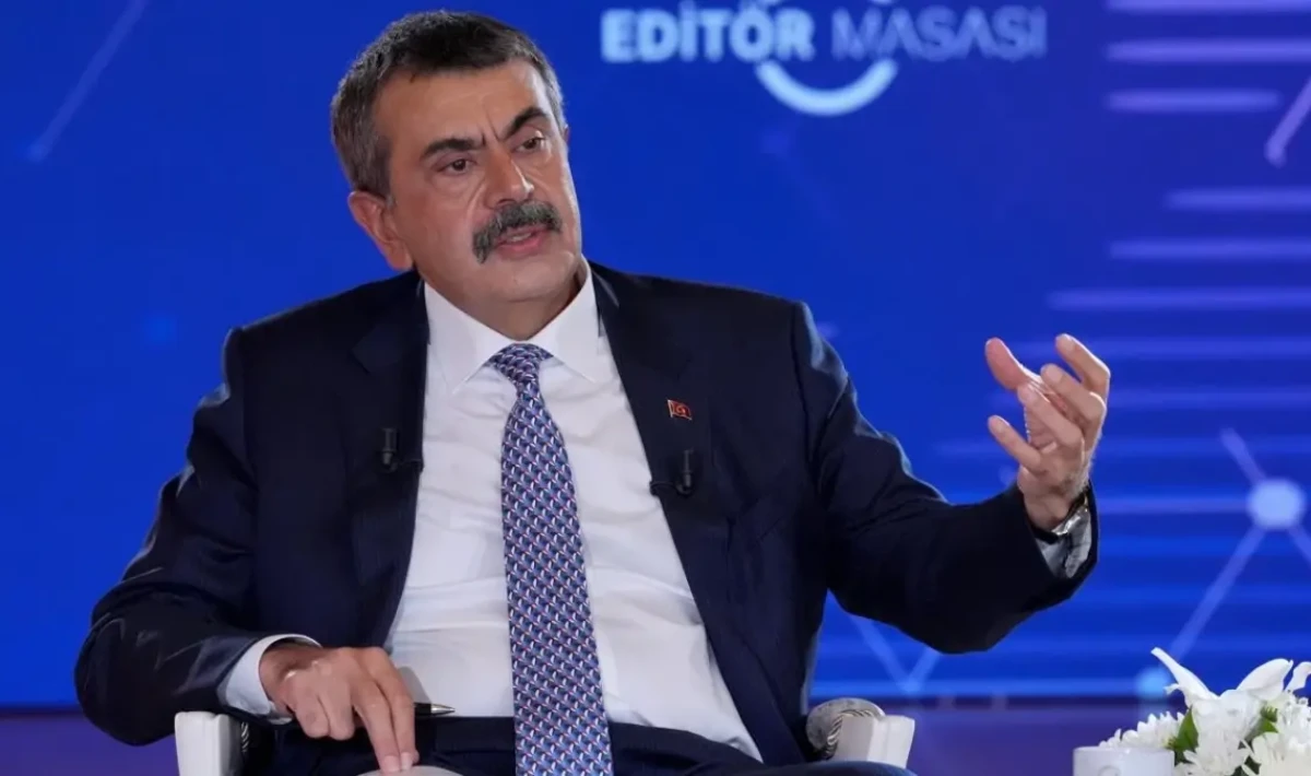 İstanbul’da Pazartesi Okullar 10.00’da Açılacak