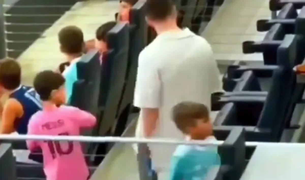 Messi'ye selam vermeden geçince annesi devreye girdi